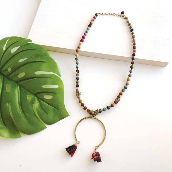 NWT World Finds Kantha Horseshoe Necklace - Picture 2 of 3